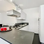 Διαμέρισμα 57 *